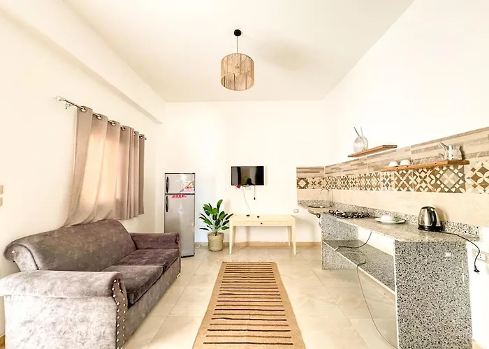 Sea Breeze Aparthotel 4*